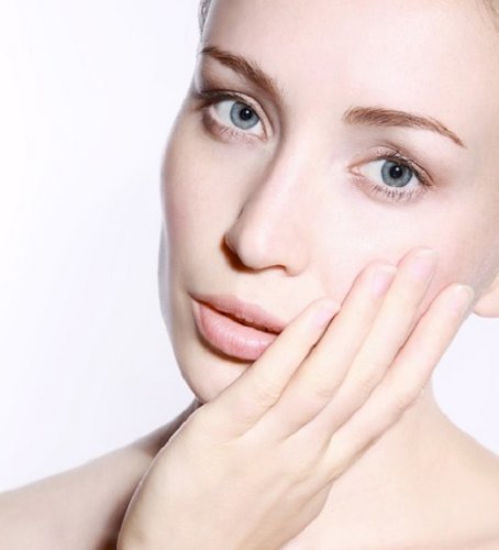 Here's how you deal with winter acne breakouts