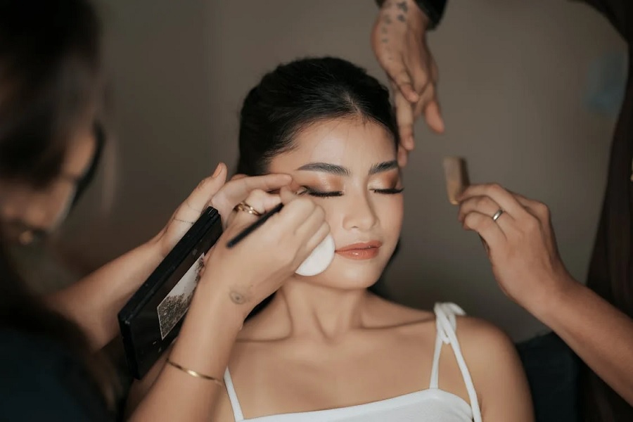 The Art of Beauty Makeup: Tips for a Flawless Look