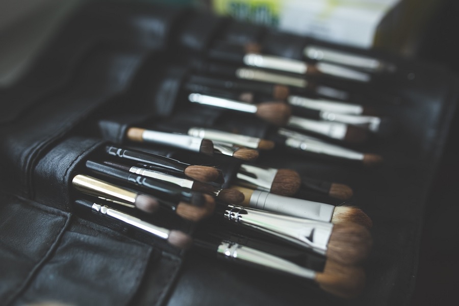 How to Select the Perfect Makeup Brushes: A Comprehensive Guide