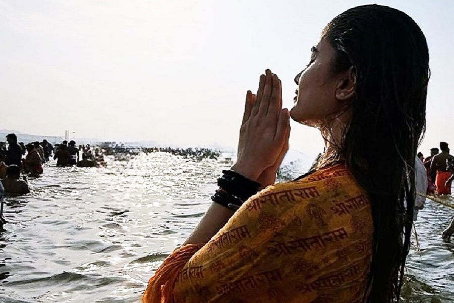 Rasha Thadani shares glimpse of taking holy dip, praying at Maha Kumbh