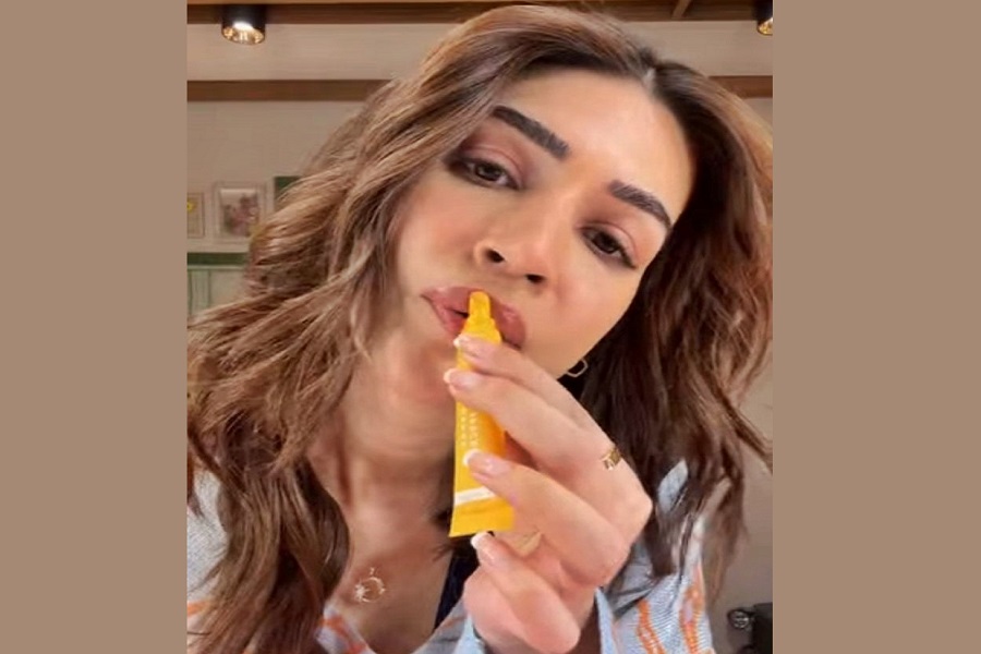 Kriti Sanon satisfies her mango craving with a quirky quick fix