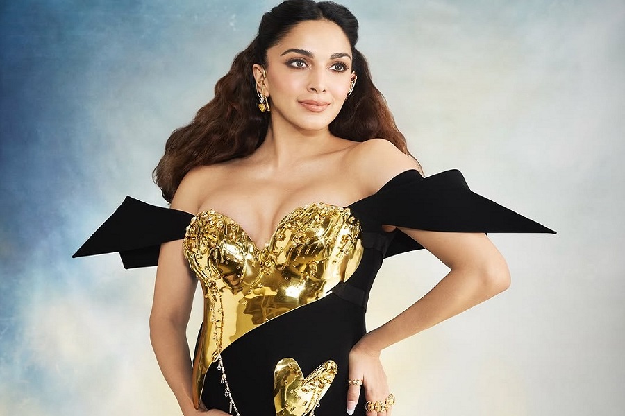 Kiara Advani flaunts baby bump at MET Gala, hubby Sidharth is smitten