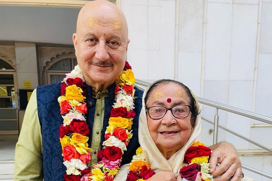 Anupam Kher captures his mom’s joy in a beautiful Mother’s Day moment