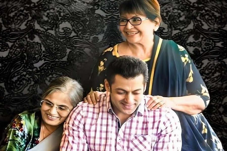 Salman Khan thanks father Salim 'for the best mothers in the world'