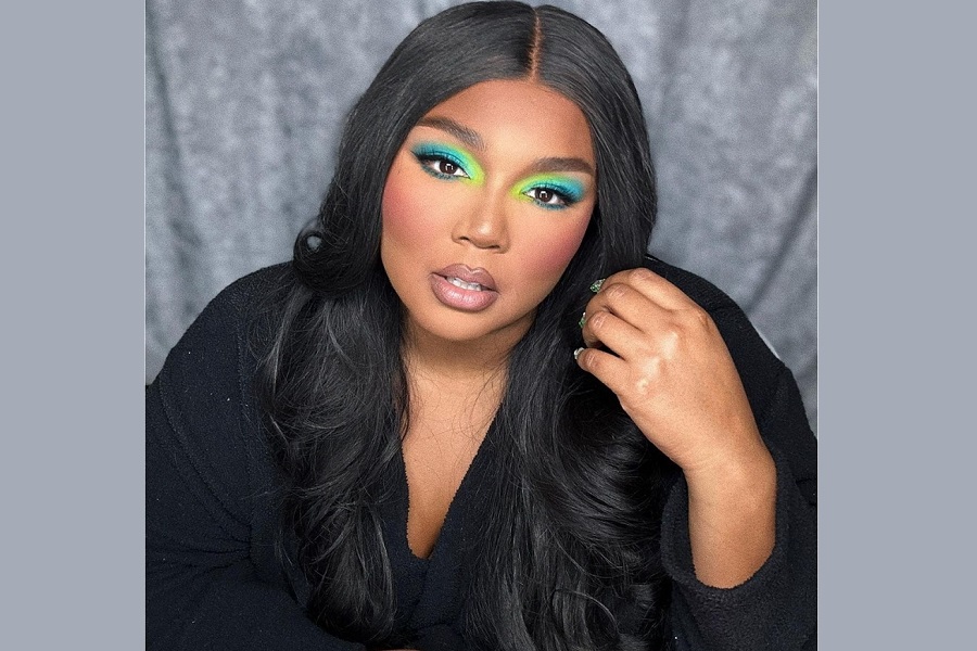 Lizzo channels Beyonce as she enjoys her blonde era