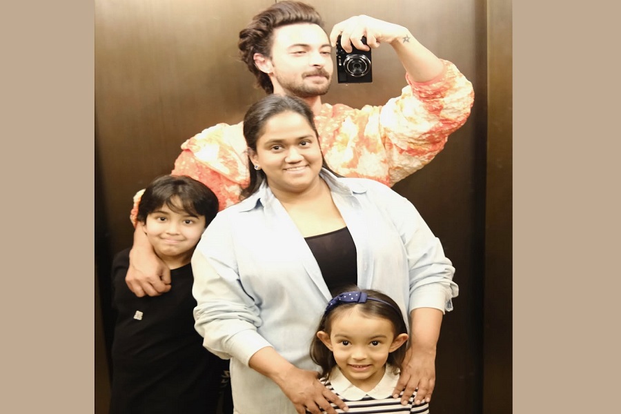 Aayush Sharma’s ‘big smiles’ include wife Arpita, children Ahil and Ayat