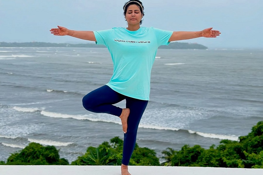 Hina Khan does Yoga with a ‘perfect view’