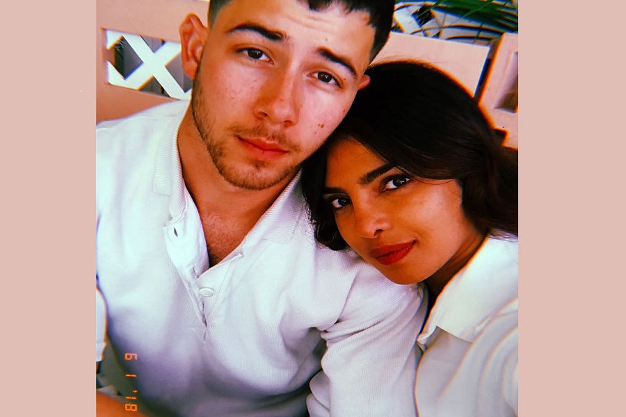Priyanka Chopra’s tangled hair gets the sweetest fix from Nick Jonas