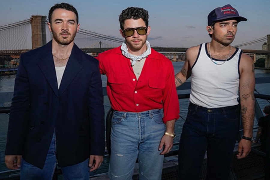 Nick Jonas shares a glimpse of his summer in the city with the Jonas brothers and Priyanka