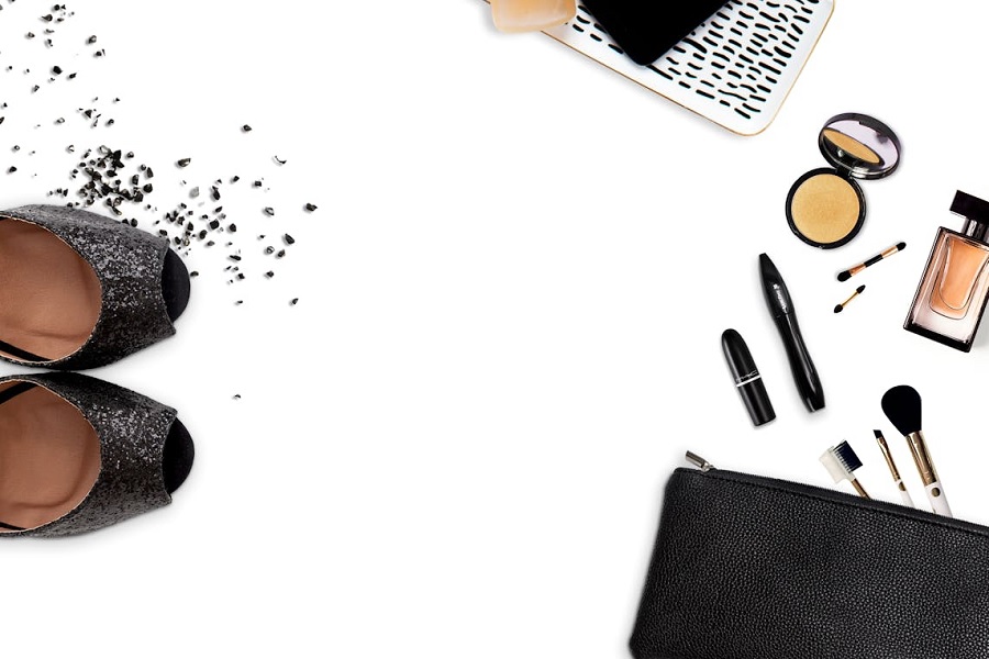 Effortless Glam: Beauty Essentials for a Chic Night Out