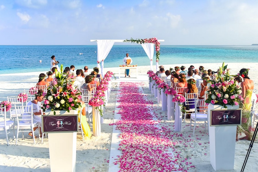 Seaside Romance: The Magic of a Dreamy Beach Wedding