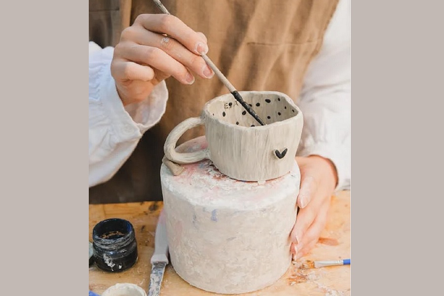 Artisan Mug Decorating: A Creative Journey in Ceramics