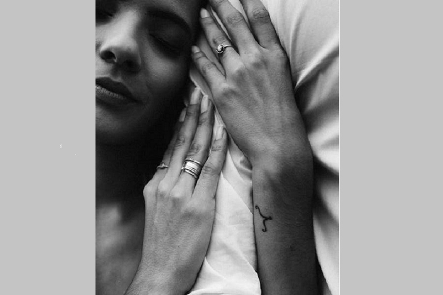 “Silent Bonds: A Portrait of Intimate Love”