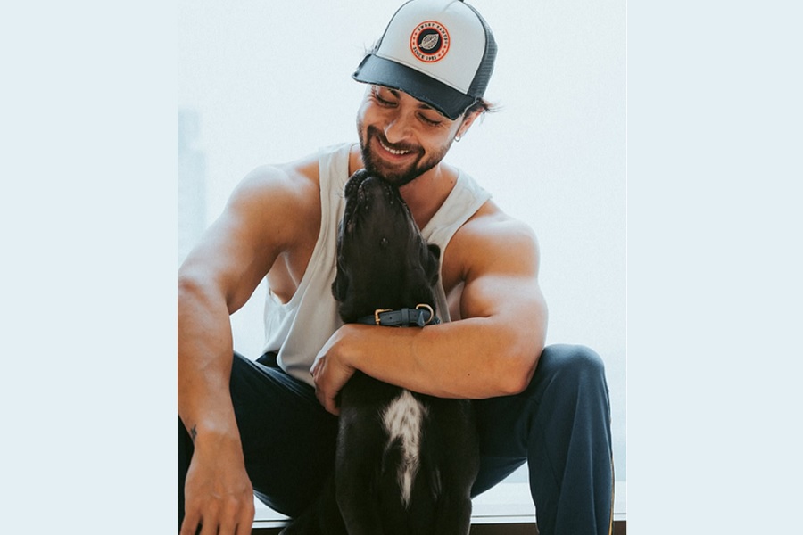 Aayush Sharma flaunts muscular build as he focuses on shoulder workout