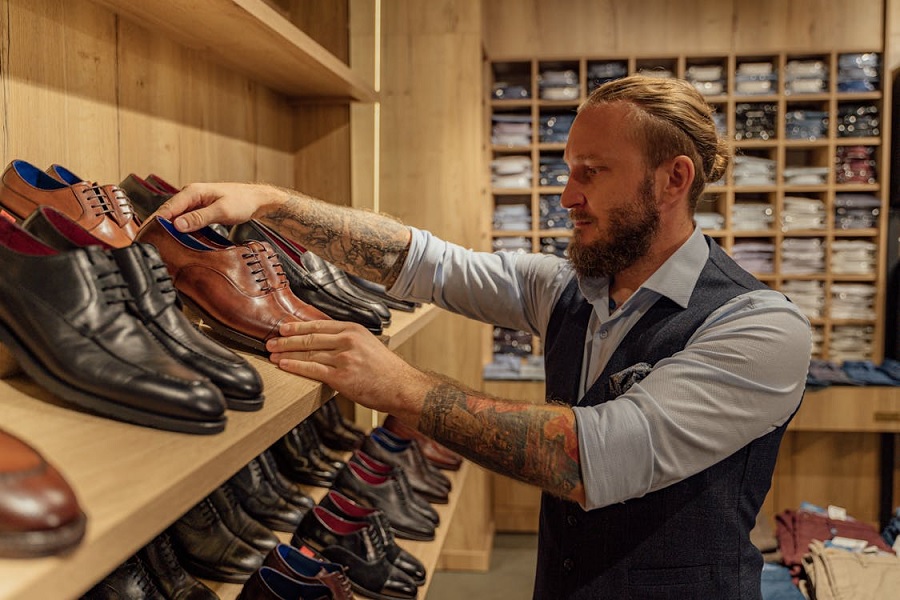 The Art of Men's Shopping: Crafting the Perfect Wardrobe, One Pair at a Time