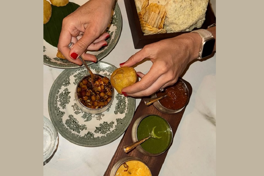 Jessica Alba treats herself to golgappas in London