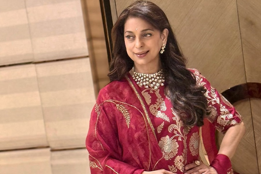 Juhi Chawla congratulates SRK on National Award win