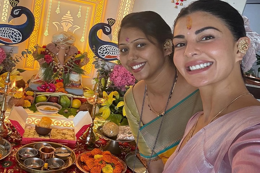 Jacqueline shares glimpse of Lal Baugcha Raja visit, seeks blessings