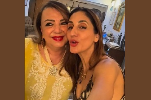 Zarine Khan's daughter Farah says 'no one can ever be like you' as she remembers her mom