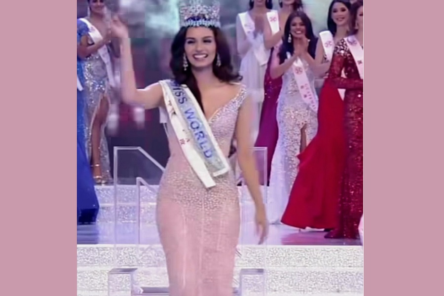 Manushi Chhillar celebrates 8 Years of her Miss World win