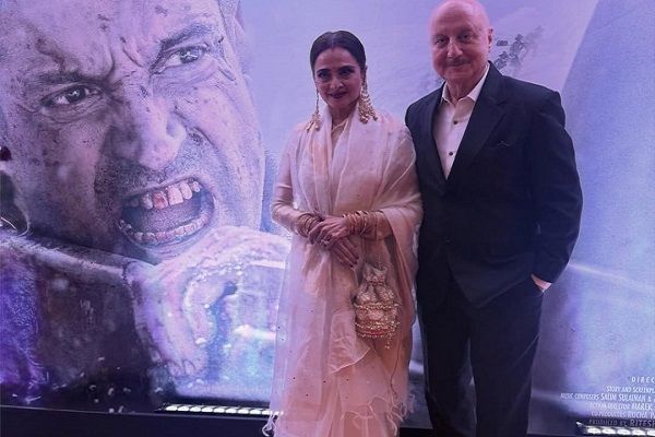 Anupam Kher meets Rekha, calls her ‘eternal’