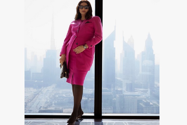 Sonam Kapoor announces second pregnancy, flaunts baby bump in pictures