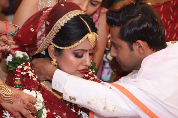 Ishita Dutta wishes husband Vatsal Seth on their 8th marriage anniversary
