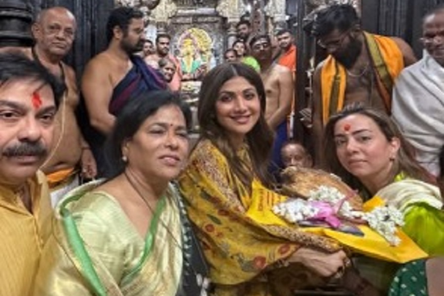 Shilpa Shetty feels 'blessed' after visiting the holy shrine of Goddess Lakshmi in Kolhapur