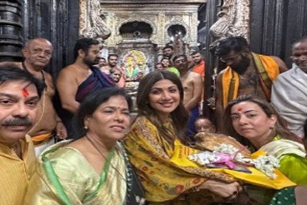 Shilpa Shetty feels 'blessed' after visiting the holy shrine of Goddess Lakshmi in Kolhapur