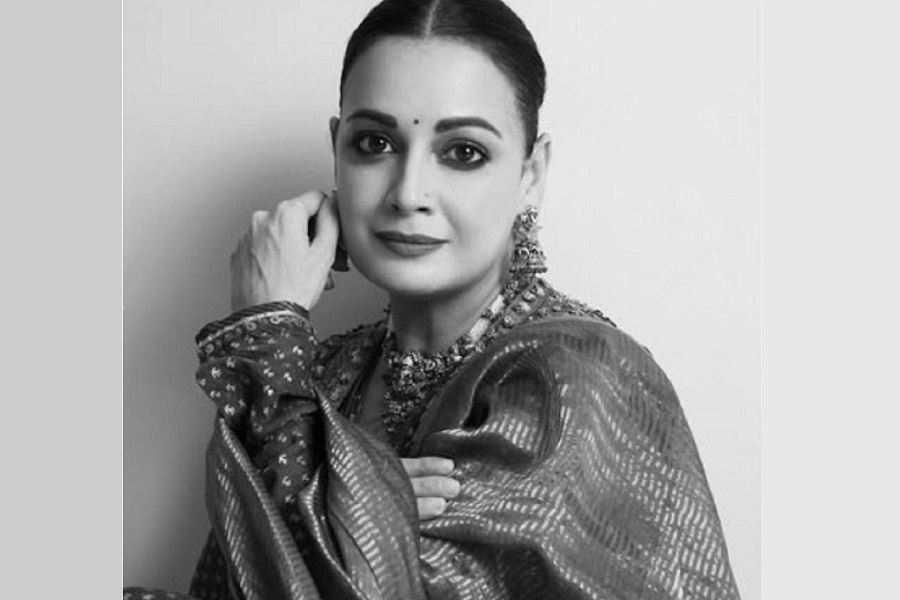 Kareena Kapoor sends love & happiness to Dia Mirza on her birthday