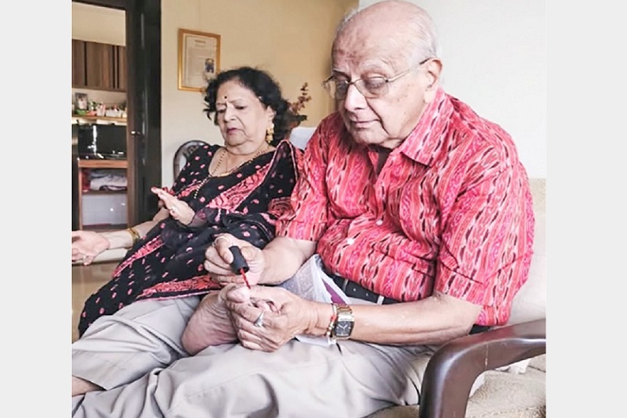 Shriya Pilgaonkar shares pictures of grandfather applying nail paint on grandmother's feet