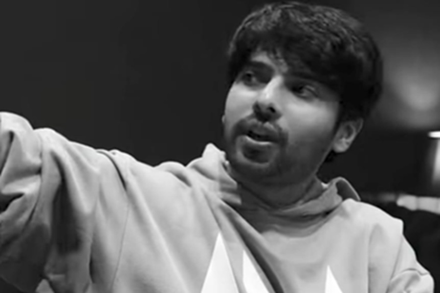 Armaan Malik marks first anniversary by sharing ‘Ghar’ with wife Aashna