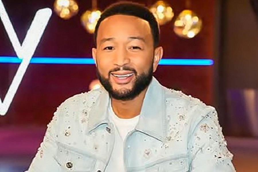 John Legend shares picture with ish 4 kids from family vacation