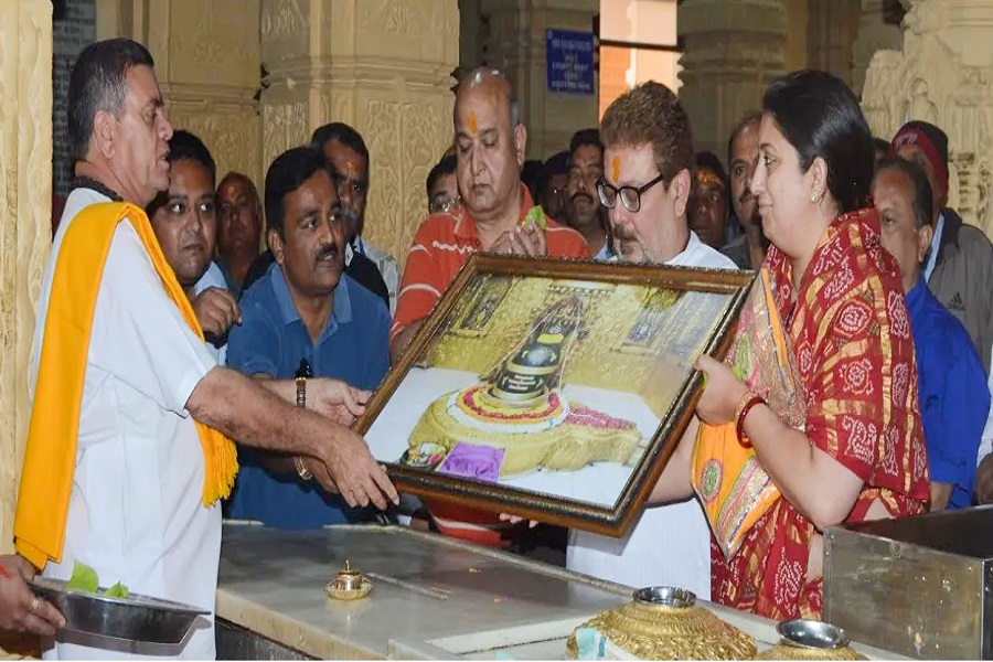 Smriti Irani shares pictures of her visits to Somnath temple over the years with husband Zubin Irani