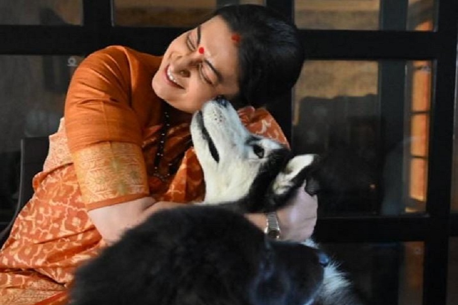 Amid ongoing dog feeder controversy, Smriti Irani shares pic of receiving ‘unconditional love’ from her pets