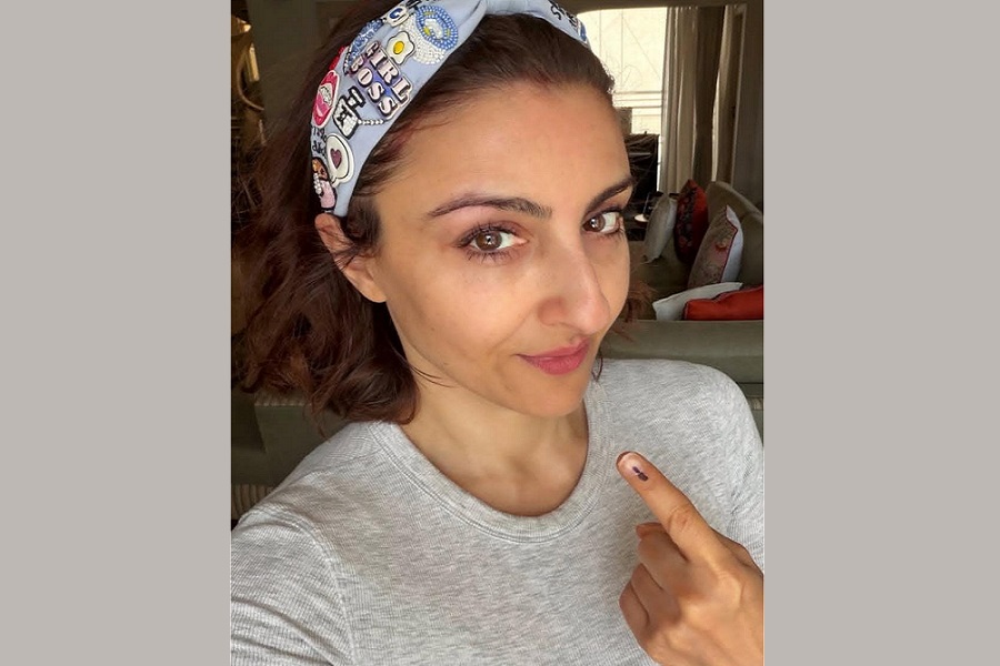 Maha local polls: Soha Ali Khan highlights Mumbai problems, asks people to vote & not just complain