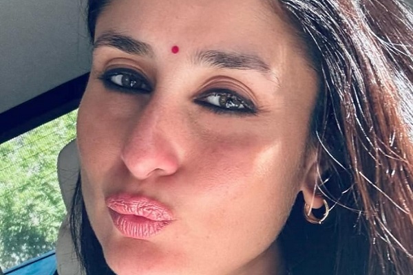 Kareena Kapoor flaunts her bindi & pout, gives it a Sridevi twist
