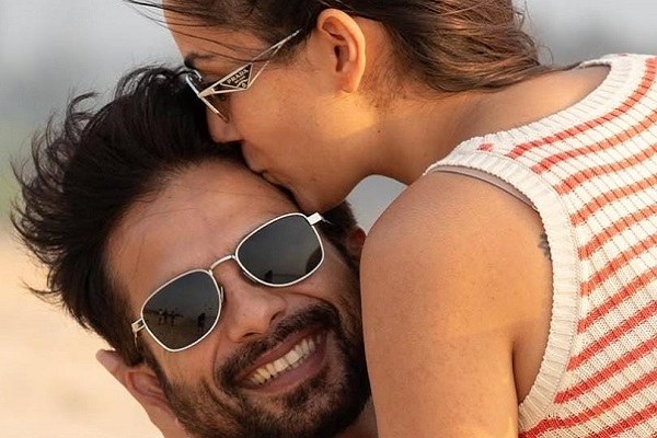 Shahid Kapoor surprises wife Mira Rajput with a floral bouquet at work