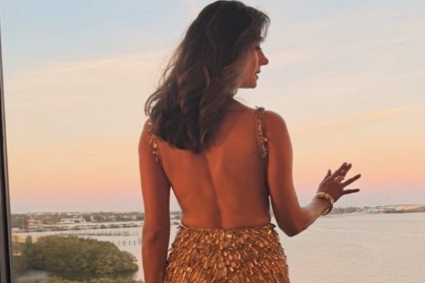 Pooja Batra enjoys golden sunset: Transports me to a different vibe