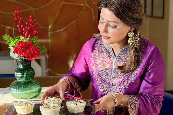Hina Khan treats fans to lip-smacking chaat delights
