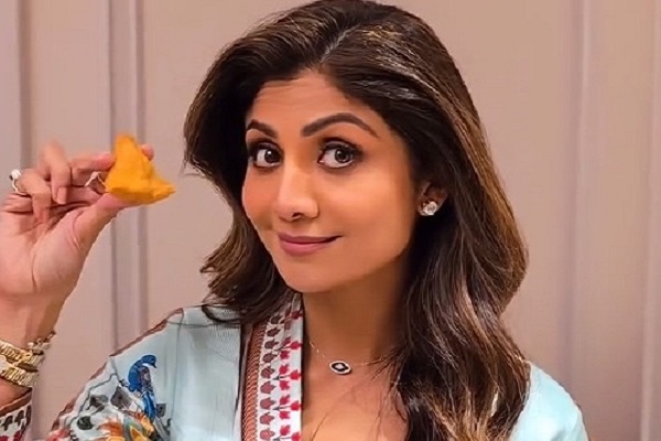 Shilpa Shetty's Sunday binge is all about Samosa love