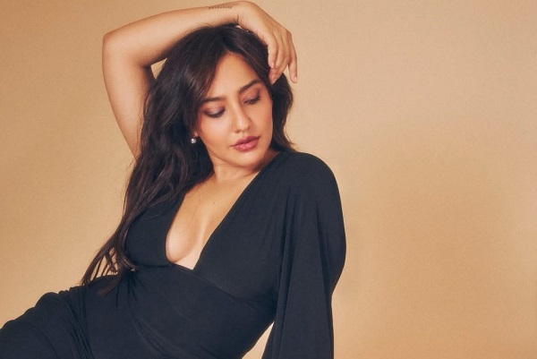 Neha Sharma chooses bed over beats as she leaves concert after 15 minutes