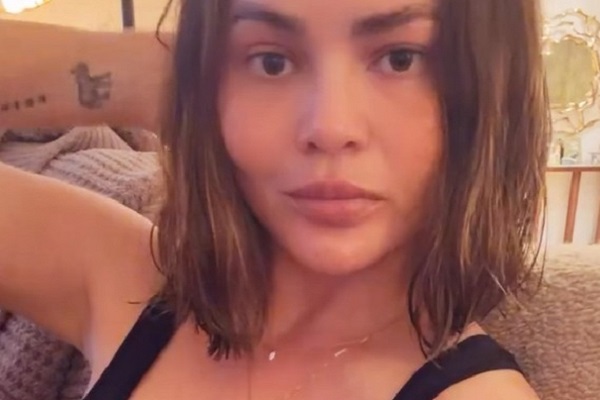 Chrissy Teigen chops her hair into a blunt bob