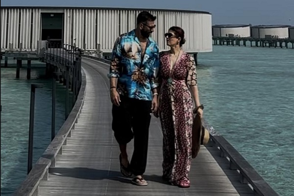 Twinkle Khanna recalls moment when Akshay Kumar dropped her beloved hat into the Maldivian sea