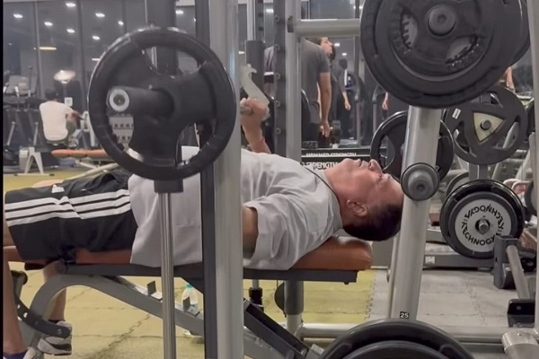 Vicky Kaushal’s father Sham Kaushal crushes intense gym workout at 70