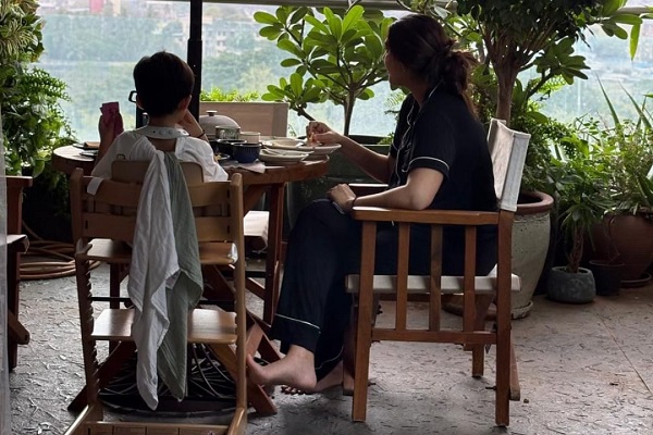 Sonam Kapoor says ‘life is a dream’ as she shares pictures of Vayu, Anand cradling newborn son