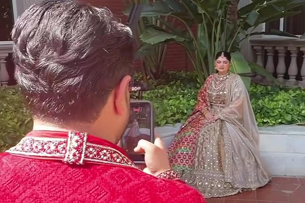 Anshula Kapoor calls fiance Rohan Thakkar her 'favourite' as he turns photographer at Mata Ki Chowki