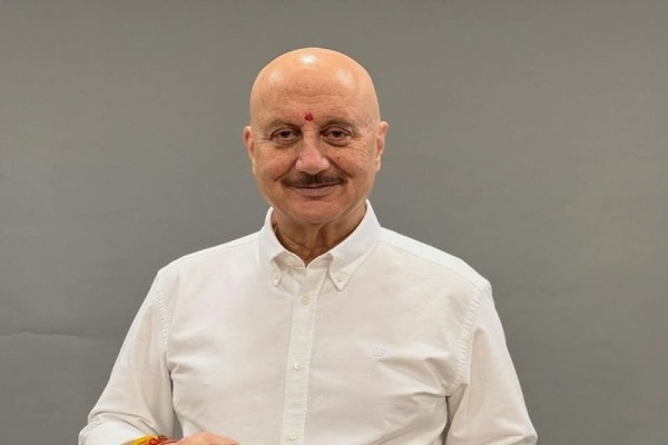 Anupam Kher gets emotional on Friendship Day, says true friends bring strength and comfort