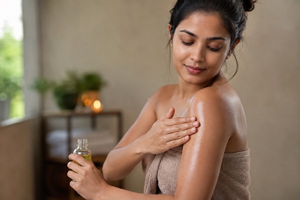 How to Apply Body Oil: A Simple Guide for Soft, Smooth and Glowing Skin