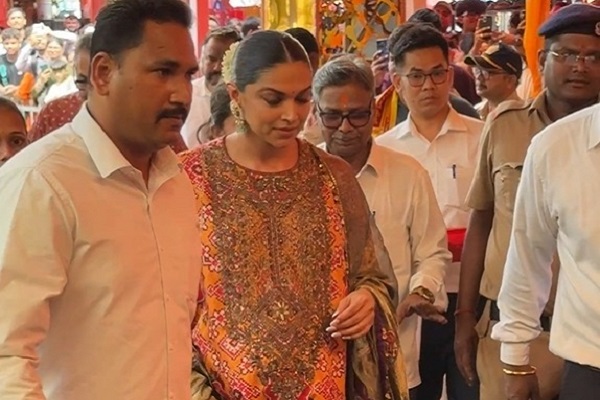 Ranveer Singh, Deepika Padukone seek blessings at Siddhivinayak Temple ahead of 2nd baby's arrival